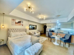 Condo Hotel type luxury Big Studio in Mckinley Hill taguig